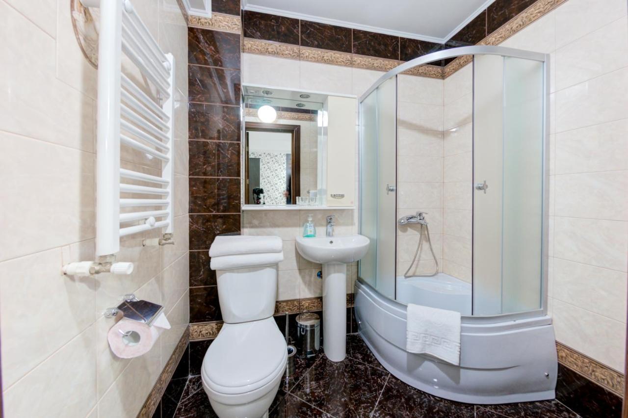 Catherine Hotel Chisinau Bagian luar foto
