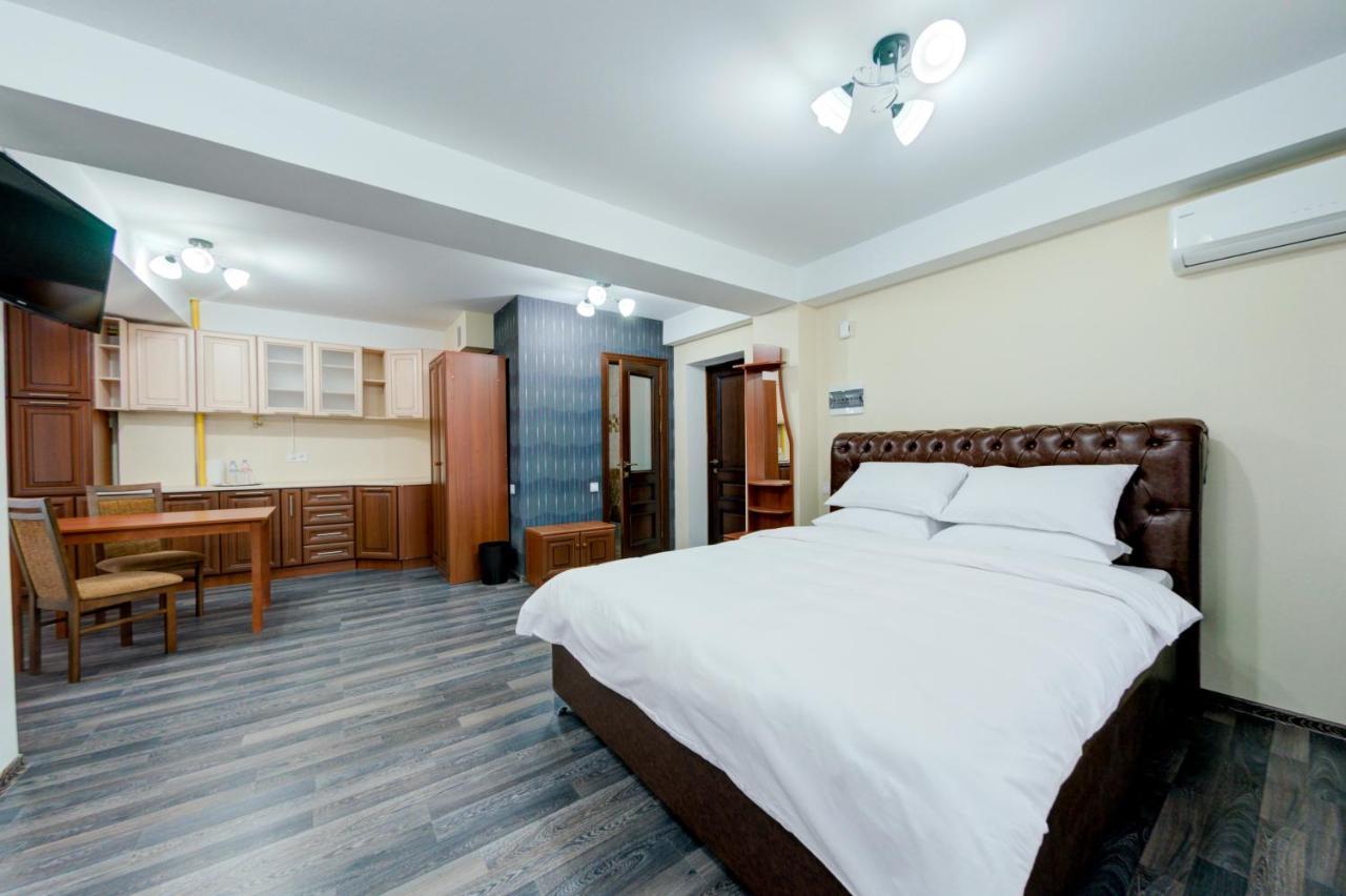 Catherine Hotel Chisinau Bagian luar foto