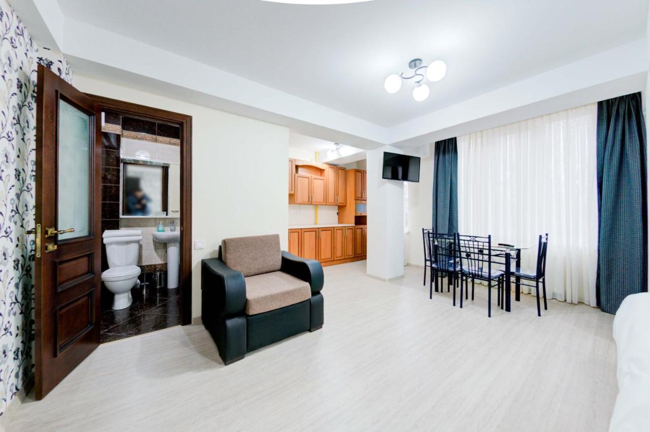 Catherine Hotel Chisinau Bagian luar foto